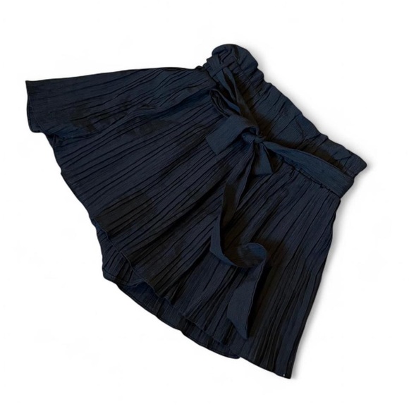 Lulus Women’s Small‎ Black Pleated High-Waisted Shorts - Picture 6 of 6